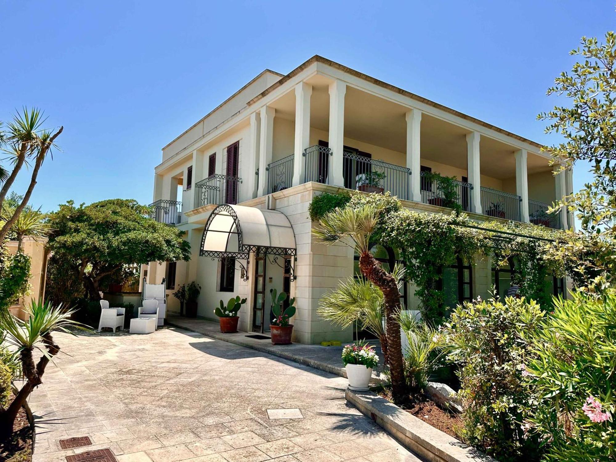 Casalusa Home Casamassella Exterior photo